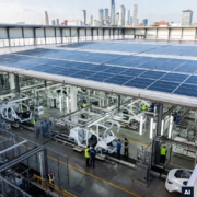 El Impulso del Plan España Auto 2030 y los Desafíos de la Transición Eléctrica. «Imagen generada por IA, cumplimiento EU AI Act»