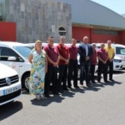 Cinco nuevos vehículos adaptados se incorporan al servicio del taxi en el municipio Granadilla de Abona. «Imagen generada por IA, cumplimiento EU AI Act»